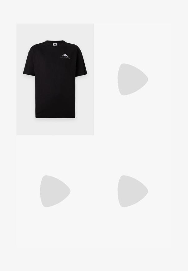 Sort T-shirt med korte ærmer og rund hals, med lille hvid Kappa-logo og teksten "Fondato in Italia" på øverste venstre bryst.; Sorte shorts lavet af letvægtsstof, med elastisk talje, to sidelommer og et lille logo på nederste højre side.; Hvid sportssko med mesh-overdel, teksturerede detaljer, snørelukning, polstret krave og en buet, polstret sål. Fila-logo synlig.; Sorte strikkede handsker med fingeråbninger og ribbede håndledsmuffer. Glat tekstur, standard pasform og enkelt design. Ideel til koldt vejr.