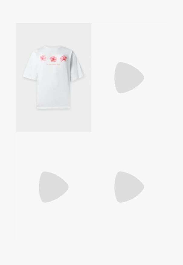 Hvid T-shirt med korte ærmer med tre pink hibiscusblomster hen over brystet og teksten "Let your dreams bloom" nedenunder.; Lyserøde yoga bukser med høj talje med tætsiddende pasform over lårene og let udvidede ben, vist på en hvid baggrund.; Hvide lærreds sneakers med gummisåler, der har seks snørehuller, rund tå og let sømdetaljer, krydret med hvide ankelstrømper.; Lyserøde transparente solbriller med ovale linser, mørkerød toning og slanke stænger, der har en glat overflade og diskret detaljering på rammen.