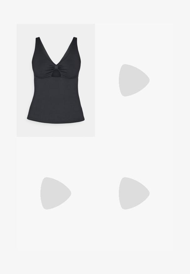Top negro sin mangas con un profundo escote en V, detalle fruncido en el centro y un corte en forma de llave debajo. Textura suave y diseño ajustado.; Leggings beige con un estampado que recuerda nubes, cintura alta, bolsillos laterales y textura suave, diseñados para comodidad y movilidad durante las actividades.; Zapatos negros sin cordones con parte superior de punto texturizado y abertura elástica. Tienen una forma de puntera redondeada y una suela baja con amortiguación, usados con un dobladillo de mezclilla.; Guantes sin dedos negros con un diseño texturizado. Hechos de un material transpirable, cuentan con un orificio para el pulgar y una palma reforzada para mejorar el agarre.