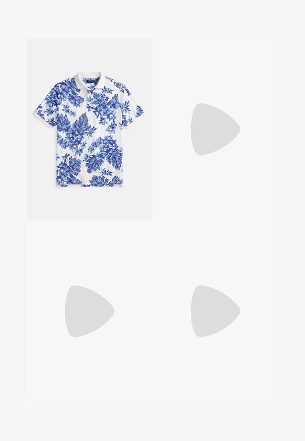Kortærmet polo i hvid med blåt blomsterprint, ribbet krave og tre-knaps lukning. Blødt stof med glat tekstur.; Hvide bomulds chinos med lige ben design, der har sidelommer, en enkelt knaplukning og en glat tekstur.; Hvid lavtop sneaker med tan hælfane, hvide snørebånd og lille broderet polo-spiller logo på siden over en tyk sål.; Sort læderbælte med sølvfarvet rektangulært spænde, rullet sammen på en hvid baggrund, med et diskret præget logo på spidsen.