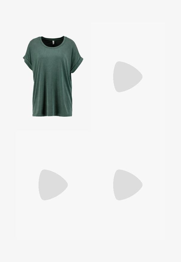 T-shirt vert foncé à manches courtes en tissu doux ; avec un col rond et des manches retroussées ; coupe décontractée avec une texture lisse.; Pantalons en lin blancs à jambes larges avec une taille élastique et un cordon de serrage, texture lisse et coupe ample pour le confort.; Sandale en cuir argenté avec deux boucles réglables, semelle en liège et semelle en caoutchouc noir texturé. Design ouvert à l'avant avec des bords doux.; Lunettes de soleil écaille de tortue avec verres dégradés et fins accents en métal doré. Dotées de montures arrondies et de branches élégantes pour un look moderne.