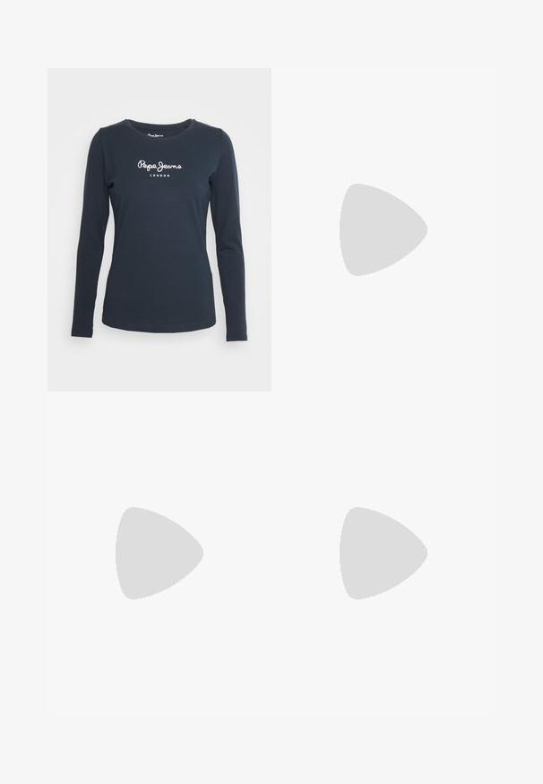 Pikkade varrukatega, tumesinine T-särk, mis on valmistatud puuvillast ja millel on ümmargune kaelus. Esiküljel on valge "Pepe Jeans London" logo.; Tumed sinise kõrge vöökohaga laiad teksad esikottide, nupu ja tõmbluku kinnitusega, esitatud ühetoonilise tausta taustal.; Roosa seemis ja võrkkanga materjalist tossud heledate hallide aktsentidega, kreemivärvilised paelad ja kollane vahevaht, musta tallaga ja brändi detailiga.; Kaks ümmargust päikeseprilli, millel on helesinised poolläbipaistvad raamid ja tumehallid objektiivid, sirged tempud ja minimaalsete detailidega riistvara.