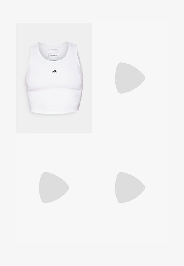Crop top de sport blanc en tissu léger et respirant. Présente des panneaux latéraux en mesh et un logo noir brodé sur la poitrine.; Pantalons de sport noirs en tissu doux, avec une taille à cordon, des jambes fuselées et un petit logo Adidas blanc sur la cuisse gauche.; Chaussure de sport blanche avec une tige en mesh texturé, des panneaux latéraux translucides et une semelle extérieure en caoutchouc solide. Dotée d'un design à lacets et d'un col rembourré.; Boucles d'oreilles en or en forme de cerceau avec un design fluide et ondulé. Texture lisse, forme ouverte et sans fermoirs visibles. Apparence minimaliste et moderne.