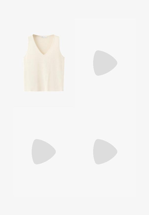 Gebreid mouwloos vest in crèmekleur met V-hals, gemaakt van zachte stof, plat gelegd op een witte achtergrond.; Beige broek met wijde pijpen, zijzakken, riemlussen en zichtbare naden, plat liggend op een witte achtergrond.; Beige suède klompen met een ronde neus, verstelbare band en gesp, kurken tussenzool en een gestructureerde zwarte rubberen zool voor voldoende grip.; Beige gevlochten clutch tas met afgeronde trapeziumvorm en een gestructureerd frame aan de bovenkant voor sluiting.