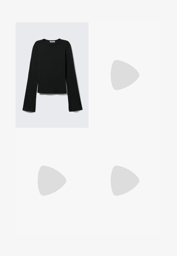 Sort langærmet rundhalset skjorte med en figursyet silhuet og let udvidede ærmer, mærket med "Weekday" brandetiketten ved halsudskæringen.; Lyseblå, lige ben denim jeans med høj talje, der har fem lommer, en frontknaplukning og synlige syninger.; Hvid Adidas Samba sneaker med sorte striber og gummsål, svævende over teksturerede grå betonstrin.; Sorte solbriller med oval ramme og mørke tonede linser, vist i en let vinkel på en hvid overflade.