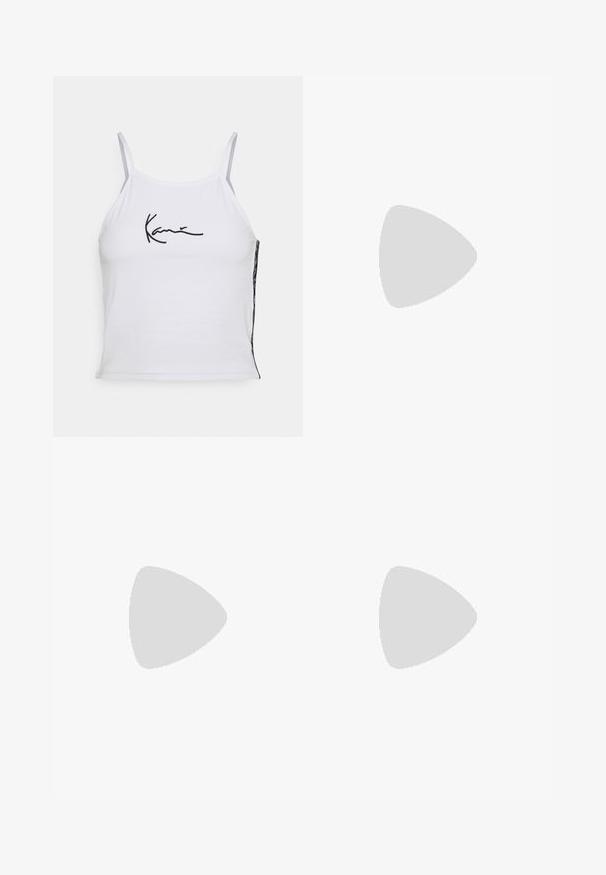 Biely bezrukávový crop top vyrobený z bavlny, s čiernym vyšívaným textom. Bočný panel ukazuje vzorovanú textíliu, pridávajúcu textúru.; Čierne, elastické legíny s tesným strihom, so zvýšeným pásom a hladkým povrchom. Žiadne viditeľné vzory ani hardvérové detaily.; Šedé tenisky Nike Air Force 1 s perforovanou špičkou, hladkým koženým zvrškom, hrubou podrážkou a embosovaným detailom 'AIR' na päte.; Čierne slnečné okuliare v štýle mačacích očí s tmavošedými sklami, elegantným plastovým rámom, špicatými rohmi a rovnými stranami. Bez viditeľného hardvéru alebo akcentov.