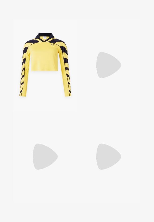 Jersey jaune à manches longues raccourcies avec des accents noirs, un col polo et une surface texturée présentant un motif de rayures dynamiques. Logo Puma inclus.; Jupe courte sportive noire avec taille élastique, liseré blanc sur le côté et petit logo Puma sur le côté inférieur droit.; Chaussures en daim rouges et blanches avec un profil bas, dotées de bandes élastiques et d'une semelle en caoutchouc noir texturé. Logo Puma sur le côté.; Mini sac à main en cuir verni rouge avec des accents blancs, de forme arrondie, double anses, bandoulière amovible et logo PUMA bien visible.