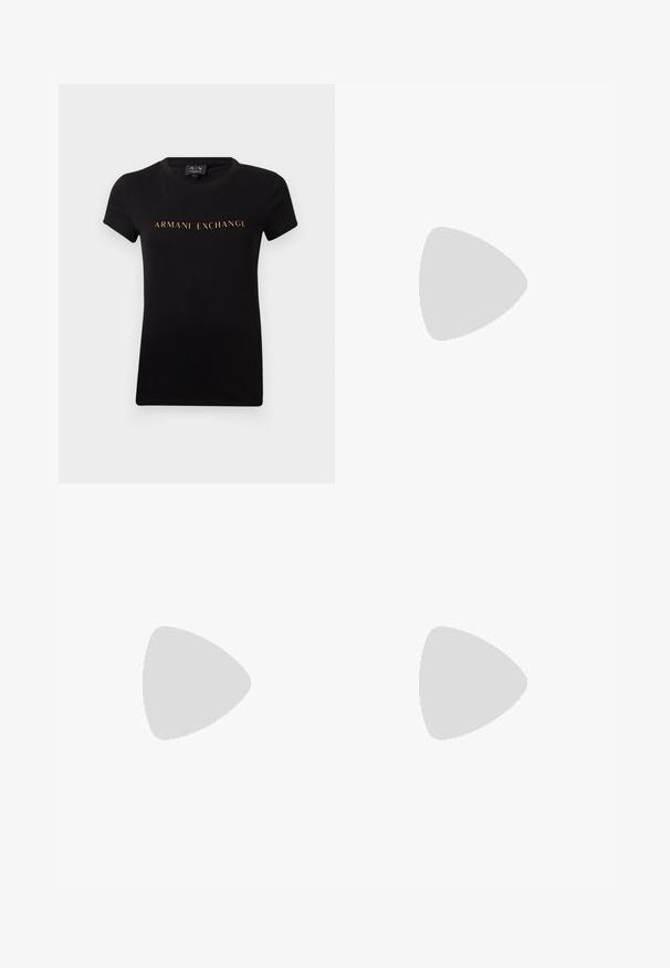 Zwarte T-shirt met korte mouwen en ronde hals met 'ARMANI EXCHANGE' in gouden letters centraal op de voorkant.; Zwarte, knie-lange kokerrok van een soepele stof met een aansluitende taille, voorzien van subtiele plooien aan de voorkant en zonder zichtbare sluitingen.; Zwarte leren hoge hak met een spits toelopende neus en een metalen zilverkleurige kap. Heeft een gladde afwerking en een slanke hak van 10 cm.; Zwarte leren polstasje met zilveren ritssluiting en kort handvat, geperst Emporio Armani Milano 1981-logo aan de voorkant.