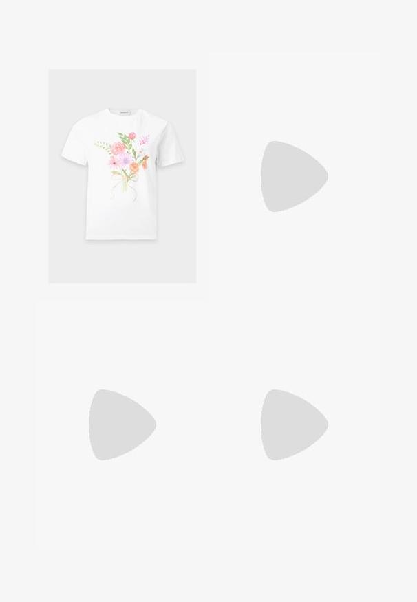 Hvid t-shirt med korte ærmer med et farverigt blomsterbuket design bundet med et bånd trykt midt på foran.; Lyserøde pyjamasbukser i et struktureret stof med en løs pasform, der har en elastisk talje og snøre til justering.; Lysebrune ballet flats med en glat læderoverflade, mandelformet tå og elastisk rem over vristen, med diskrete syninger.; Lille hvid håndtaske med ruched krop, rundt håndtag pyntet med perler og aftagelig skulderrem på en ensfarvet baggrund.