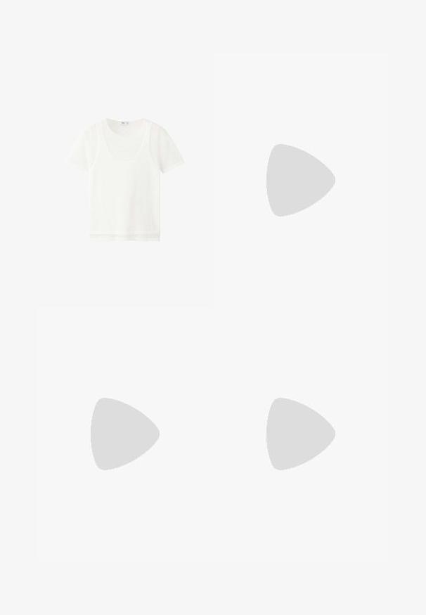 Hvid kortærmet lag-på-lag t-shirt med rund halsudskæring og let gennemsigtigt stof, vist på en ensfarvet hvid baggrund.; Vidde olivengrønne bukser med bæltestropper, frontplisseringer og sidelommer lavet af struktureret stof.; Grøn ruskindsklump med en bred rem og metalspænde, korksål og gummiydersål. Har et lille ventilationshul på overdelen.; Mørkebrun ruskind shopper med tynde skulderstropper og et enkelt, ubemærket design på en hvid baggrund.
