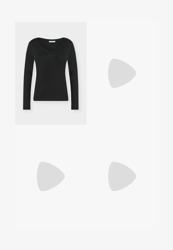 Chemise noire à manches longues avec un col en V, présentée à plat sur un fond blanc uni. Aucun motif ni dessin visible.; Jupe plissée noire avec une taille structurée. Fabriquée à partir d'un tissu texturé, elle présente des plis distincts et un ourlet droit.; Bottine noire en cuir brillant, avec un bout pointu et un talon carré moyen, présentant une texture lisse et un design simple.; Sac cabas en cuir noir avec deux longues anses et un bord supérieur légèrement incurvé, présenté sur un fond clair uni.