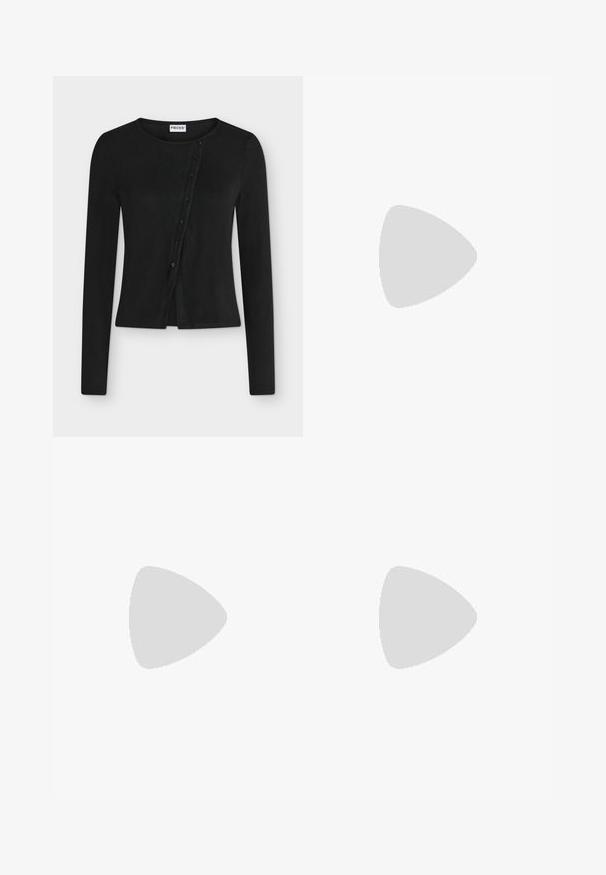 Zwarte cropped cardigan met lange mouwen, een ronde halslijn en een asymmetrische knoopsluiting aan de linkervoorzijde.; Bruine A-lijn rok met brede tailleband, gemaakt van gestructureerde stof, weergegeven op een effen lichte achtergrond.; Zwarte leren kniehoge laars met een spitse neus en een chunky hak. Gladde textuur met een gestroomlijnd ontwerp en subtiele stikdetails.; Zwarte leren schoudertas met een gebogen klep die is bevestigd met een ronde metalen sluiting en een smalle, verstelbare band.