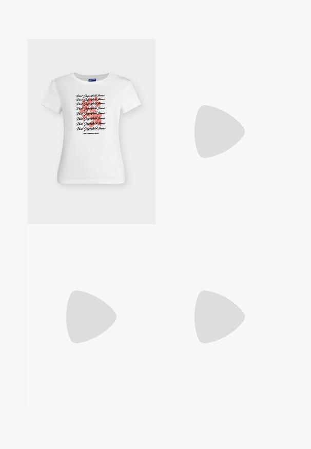 Hvid T-shirt med korte ærmer med gentaget sort kursiv "Karl Lagerfeld Jeans" tekst over et stort rødt spørgsmålstegn foran.; Guldglitrende shorts med en skinnende tekstur, der har en løs pasform og en elastisk talje. Pailletterne skaber en funklende effekt.; Brun læder mule med åben tå, lav buet hæl og bred rem med en gylden dekorativ detalje.; Sort læderclutch med kæderem; prydet med farverige graffiti-agtige motiver, herunder stjerner, en kranium og tekst, med en glat tekstur.