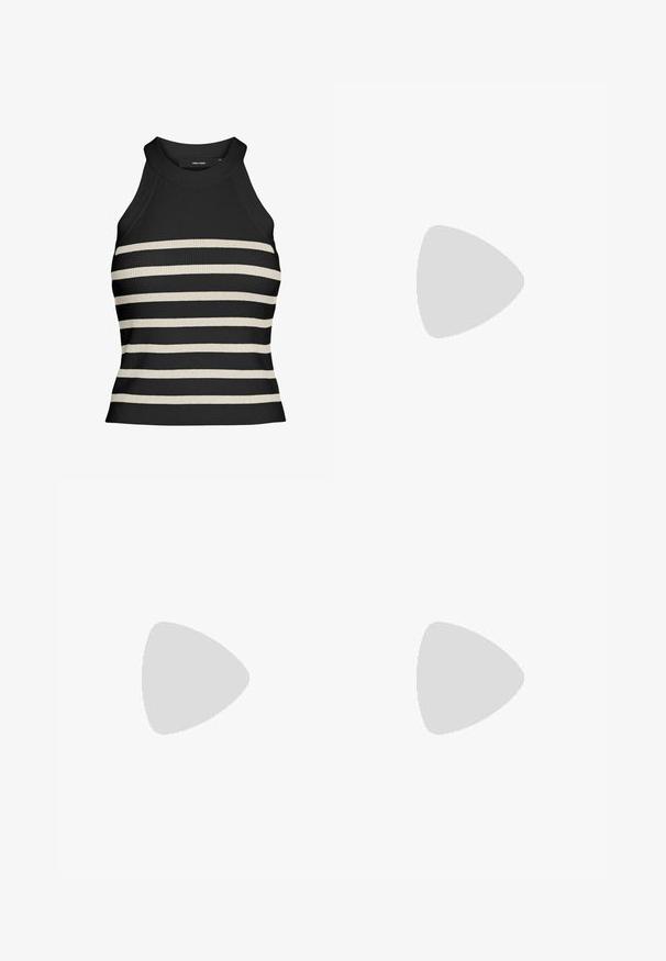 Sort og creme stribet ribstrikket halterneck top med en tætsiddende design og høj halsudskæring, der har vandrette striber og et struktureret stof.; Sort omslagsnederdel lavet af tekstureret stof med knyttet talje, lige silhuet og en let frynset kant. Ingen synlige mønstre eller accenter.; Sort flad slip-sandal med bred enkelt rem og tynd sål, set fra siden på en hvid baggrund.; Sort tote taske lavet af tekstureret læder med to robuste håndtag, rektangulær form og præget logo på fronten. Stor kapacitet.