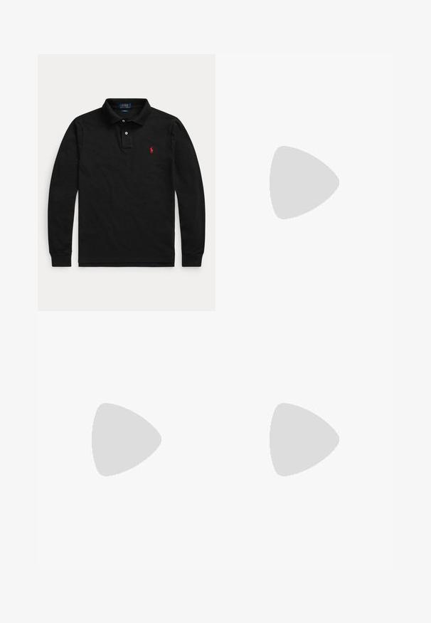 Čierna polokošeľa Polo Ralph Lauren s dlhým rukávom, golierom, dvojgombíkovou légou a červeným vyšívaným logom na ľavej strane hrudníka.; Čierne nohavice s rovnými nohavicami, piatimi vreckami, zapínaním na gombíky a opaskovými pútkami, zobrazené na jednoduchom svetlom pozadí.; Biele plátenné tenisky s nízkym strihom, ktoré majú béžový opasok na päte a malé vyšívané logo na boku. Gumová podrážka.; Čierne obdĺžnikové slnečné okuliare s tmavými sklami a matným povrchom. Obsahujú vyrazené logo "POLO" na ramenách a pevnú konštrukciu.