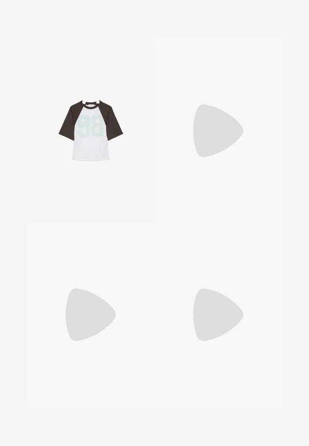 T-shirt raglan manches courtes avec manches noires, corps blanc et numéro "98" couleur menthe claire imprimé sur le devant.; Shorts en tissu jaune avec une taille côtelée, présentant une texture lisse et un design de longueur intermédiaire, adaptés pour le sport ou les tenues décontractées.; Baskets de sport noir et blanc au design élégant, semelle en caoutchouc, fermeture à lacets et trois rayures blanches sur les côtés.; Lunettes de soleil brunes, rectangulaires, avec une monture transparente, des branches fines et des verres teintés, offrant une texture lisse et un design moderne.