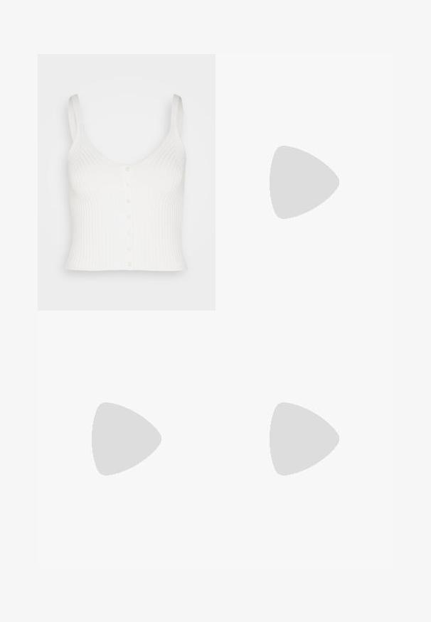 aerie FRONT CAMI - Toppi - off white; BDG Urban Outfitters BAGGY - Housut - cream; Valkoinen vaahtomuovikenkä, jossa on kohotettu kanta, pyöreitä reikiä ilmanvaihtoa varten, säädettävä takanauha ja kuvioitu pohja pitävyyttä varten.; Pari rektangulaarisia aurinkolaseja, joissa on vaaleansiniset läpinäkyvät kehykset ja tummanharmaat linssit. Aurinkolasit ovat suorat temppeleiltään ja niissä on minimaalinen varusteiden määrä.
