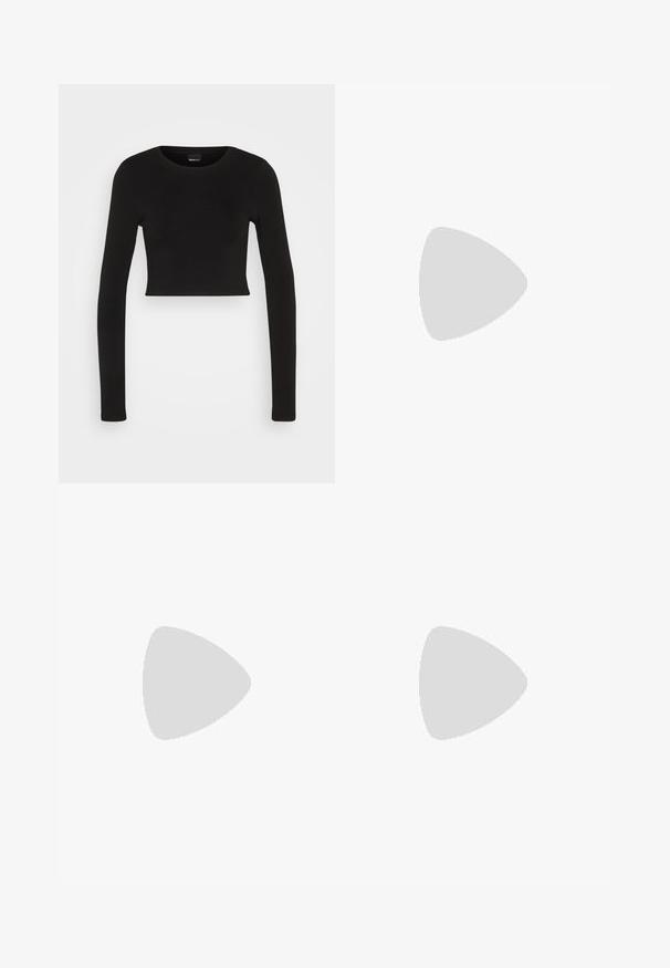 Gina Tricot LONGSLEEVE - Top s dlhým rukávom - black; Svetlomodré džíny z denimu so strihom rovného nohavice, s päť-gombíkovým zapínaním, prednými vreckami a jemným zosvetlením.; Šedé tenisky Nike Air Force 1 s perforovanou špičkou, hladkým koženým zvrškom, hrubou podrážkou a embosovaným detailom 'AIR' na päte.; Čierna a strieborná kabelka s textúrovaným povrchom so vzorom diamantov, s uzlovou rukoväťou a štruktúrovaným tvarom.