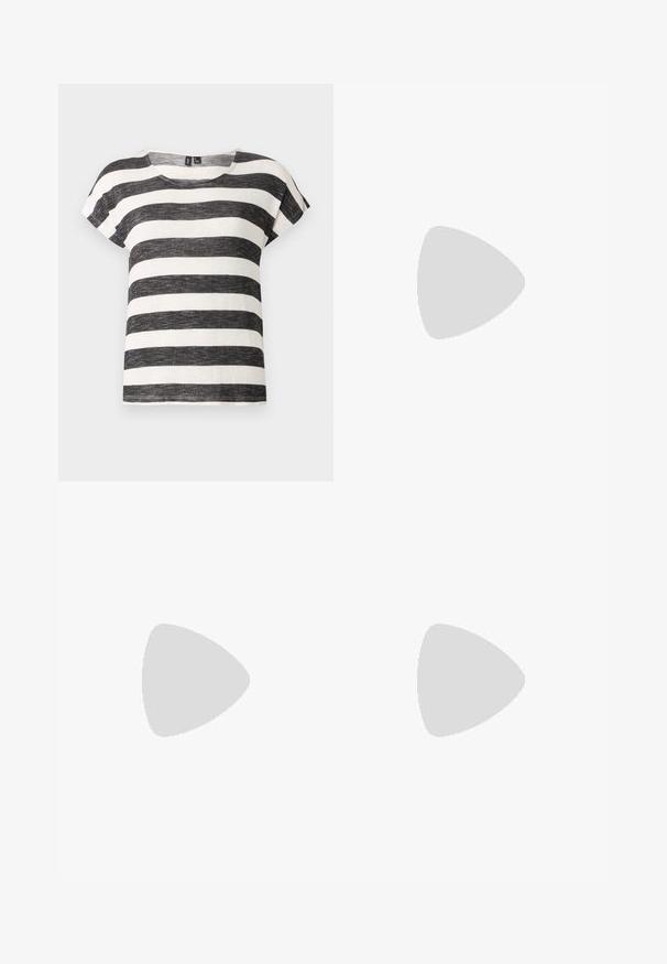 Gestreept T-shirt met een ontspannen fit, met zwart-witte horizontale strepen, zachte stof, ronde hals en korte mouwen.; ONLY Tall ONLPOPTRASH LIFE EASY - Trainingsbroek - black; Witte lage canvas sneaker met witte veters, zwarte strepen op de zool en een rubberen, getextureerde neuskap, zijaanzicht op een witte achtergrond.; Lange zilveren druppelohrringen met een slank, langwerpig ontwerp en een gladde, gepolijste afwerking. Kenmerken een minimalistische gebogen vorm.