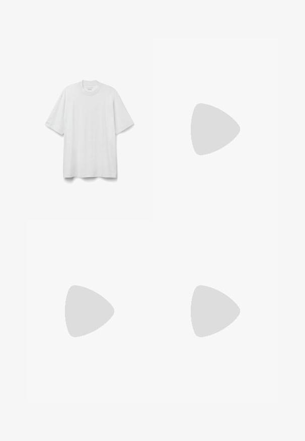 Effen wit katoenen T-shirt met korte mouwen en ronde hals, hangend getoond tegen een witte achtergrond.; Lichtgrijze knielange shorts met voorste knoop, riemlussen en zijzakken op een witte achtergrond.; Witte canvas sneakers met bruine accenten, voorzien van platte veters, een lage zool en een gestructureerde rubberen zool.; Ronde zonnebril met gouden metalen montuur en bruin getinte glazen, rustend op een wit oppervlak.
