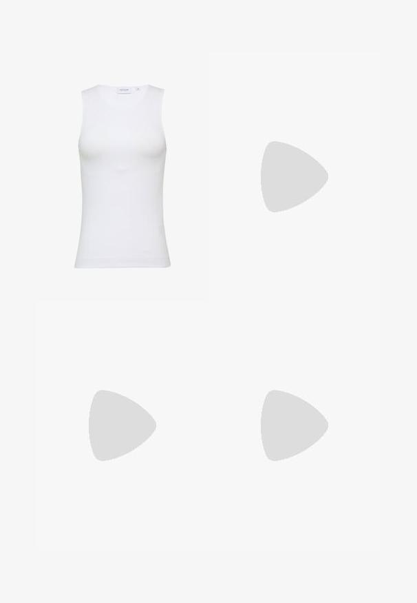 Witte mouwloze tanktop van ribbelstof. Heeft een ronde halslijn en een gladde textuur, met een aansluitende pasvorm.; Lichtblauwe wijde spijkerbroek van denim. Voorzien van een knoopsluiting, vijf zakken en stiksels. Gladde textuur met een lichte vervaging.; Witte sneakers met gestructureerde rubberen zolen en platte veters, gecombineerd met donkerblauwe broeken die een losse, soepele stof en een getailleerde pasvorm laten zien.; Gouden hoopoorbellen met een gladde, glanzende afwerking; cirkelvormig; scharnieren en sluiting zichtbaar; lichtgewicht ontwerp geschikt voor dagelijks gebruik.