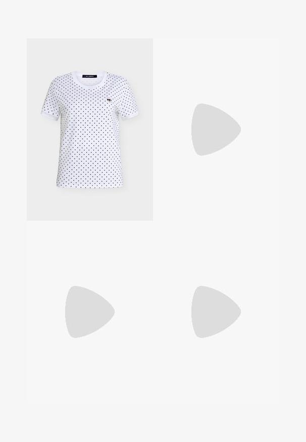 Hvid T-shirt med korte ærmer, sorte prikker og et lille tegneserieikon af en person med solbriller på venstre bryst.; Sort plisseret nederdel med metalhardware på siderne, lavet af et struktureret stof med en glat tekstur og et enkelt design.; Sort læder spids tå slingback flad med en bred rem og rund metal spænde detalje på toppen.; Lille blank lyserød crossbody taske med to lodrette lynlåslommer og en justerbar rem, vist mod en ensfarvet baggrund.