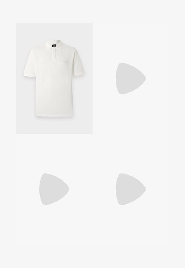 Chemise polo blanche en coton avec des manches courtes, un col classique et un petit logo brodé sur la poitrine. Texture lisse.; Pantalon vert olive clair en tissu lisse et résistant. Doté d'une fermeture à bouton et à zip, de poches latérales et d'un design à jambe droite.; Baskets en cuir blanc avec un embout arrondi, une semelle plate et un laçage à l'avant. Présentent des détails de couture et un col rembourré pour plus de confort.; Sac banane noir avec poche avant zippée et logo aigle argenté, tissu lisse avec bordure texturée et tirettes de fermeture éclair.