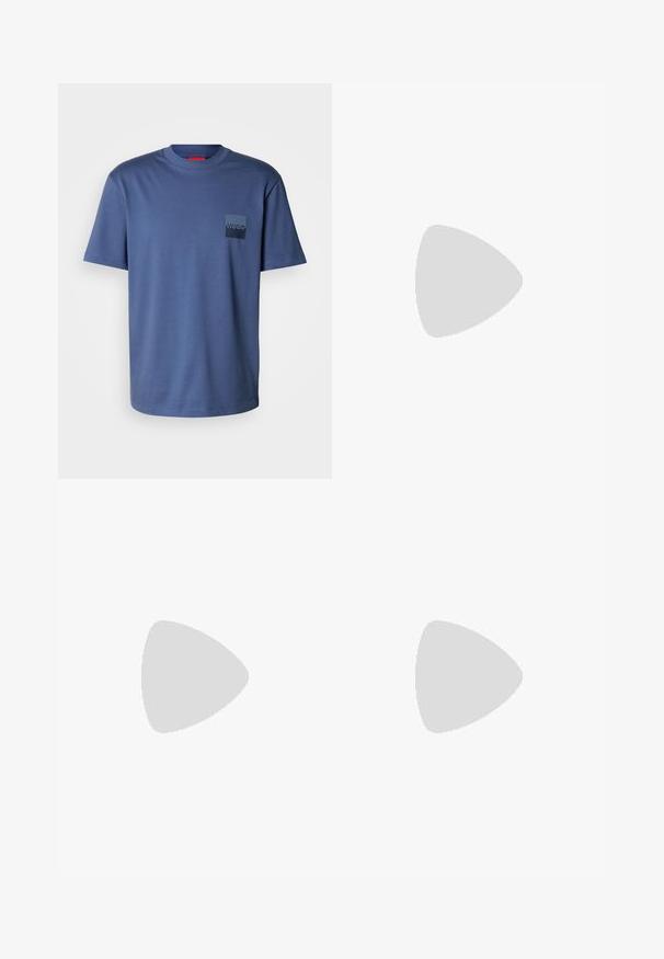 T-shirt bleu à manches courtes fabriqué en coton doux, avec une poche carrée ornée d'un logo bleu marine. Design classique à col rond.; Jeans bleu clair taille haute à jambes droites, avec poches avant, passants de ceinture et fermeture par bouton.; Baskets en cuir noir avec une texture lisse, bout rond, semelle en caoutchouc plate et lacets ton sur ton. Présente une marque "BOSS" dorée sur le côté.; Sac bandoulière noir en tissu texturé, avec un logo sur le devant, fermeture éclair et une bandoulière réglable. Finitions en cuir lisse.