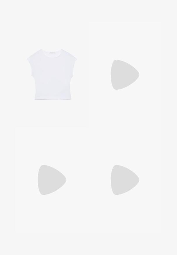 T-shirt court blanc à manches courtes avec col rond, en tissu lisse, posé à plat sur un fond blanc.; Jeans en denim bleu clair à jambes larges avec une taille haute, dotés de cinq poches, d'une fermeture à boutons et d'un léger délavage pour un effet usé.; Chaussures Mary Jane en cuir noir avec un bout rond, boucle ajustable, coutures jaunes et une semelle en caoutchouc brun épaisse.; Sac à main en cuir noir avec une poignée supérieure arrondie, deux poches latérales zippées et une texture lisse. Design légèrement souple.