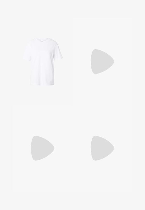 Schlichtes weißes T-Shirt mit kurzen Ärmeln, Rundhalsausschnitt, lockerer Passform und kleinem Etikett innen im Kragen.; Schwarze Denim-Shorts mit hoher Taille, Fünf-Taschen-Design und Metallknopfverschluss. Der Stoff hat eine glatte Textur mit dezentem Verblassen.; Buffalo PLUTO LACE UP - Schnürer - black; Doppellagige Silberkette mit einem rechteckigen Kristall in der oberen Lage und einem runden Kristallanhänger in der unteren Lage.