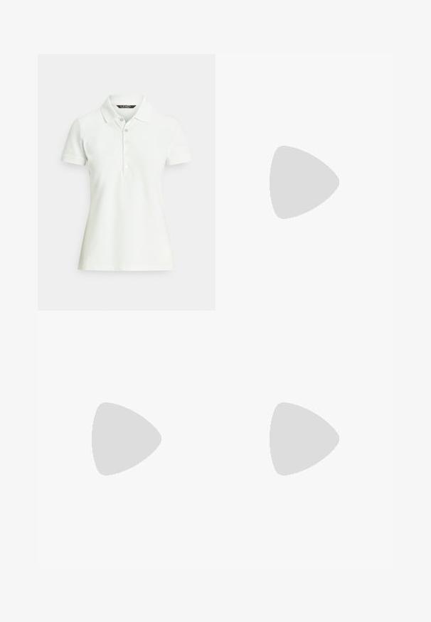 Hvid polo i bomuld med klassisk krave, korte ærmer og fire-knaps lukning. Glat tekstur og tætsiddende design.; Blomsterkjole i cremet stof med røde og blå blomster. A-formet med plisseringer ved taljen og knaplukning foran.; Sort lædersko med flad hæl, spids tå og lille sløjfedetalje på toppen, lav hæl og beige indvendig beklædning.; Gul læderhåndtaske med en buet form, skulderrem og en lille metaldetalje. Glat tekstur og minimalistisk design.