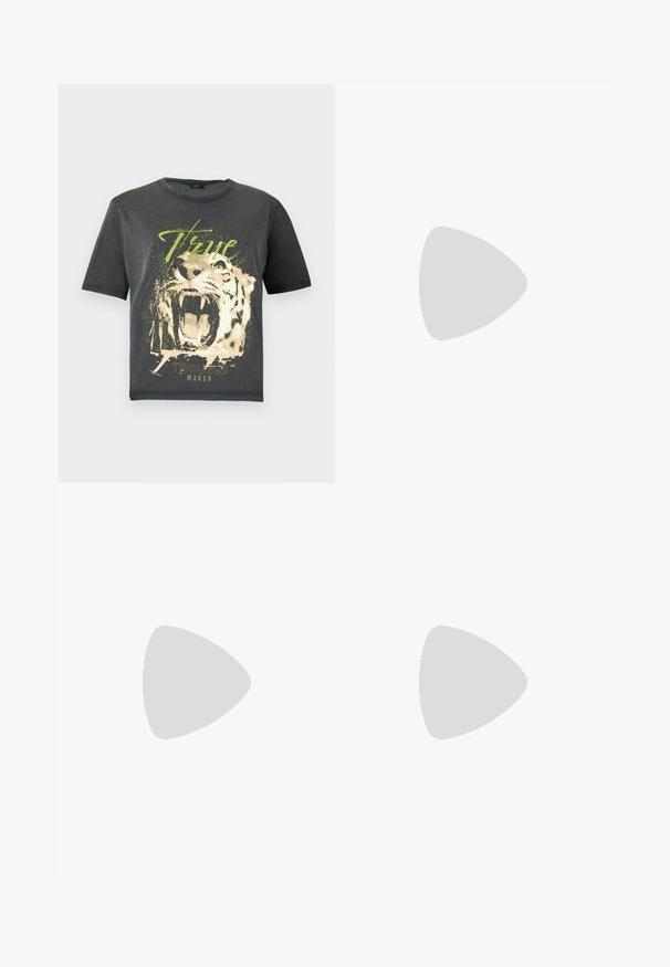 JDY JDYFAROCK ELINA - T-shirt imprimé - black; Jupe en denim grise avec une texture côtelée verticale, dotée d'une fermeture à boutons sur le devant, de deux poches latérales et d'un ourlet droit.; Bottes de cowboy en cuir marron avec surpiqûres en forme de flammes, fermeture éclair latérale, clous argentés, bout pointu et talon superposé.; Sac à épaule en cuir marron avec une forme courbée, présentant un détail de boucle proéminent, des coutures contrastantes et une seule bandoulière.
