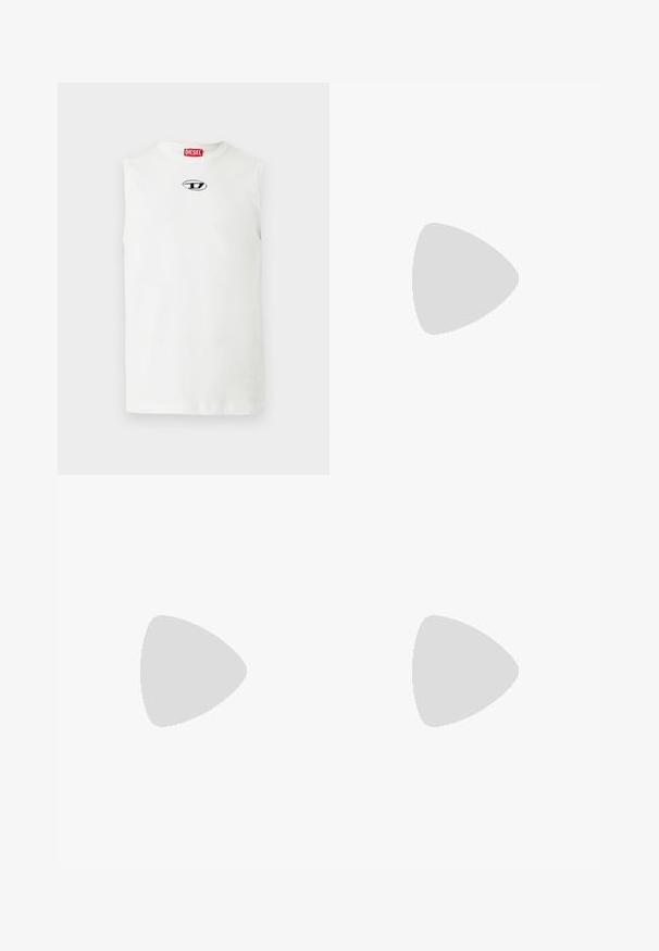 Camiseta sin mangas blanca hecha de algodón, con un escote redondo y un logotipo estampado en negro y azul en el pecho.; Pantalones cortos de algodón azul con una cinturilla elástica, cierre de cordón y un sutil detalle gráfico en el lado. Textura suave y corte holgado.; Zapatilla deportiva negra y roja con parte superior texturizada con detalles en patrón, cierre de cordones y suela gruesa de goma.; Gafas de sol rectangulares negras con lentes oscuros. Presentan un acabado mate y detalles a rayas en las patillas, con la marca "Polaroid."