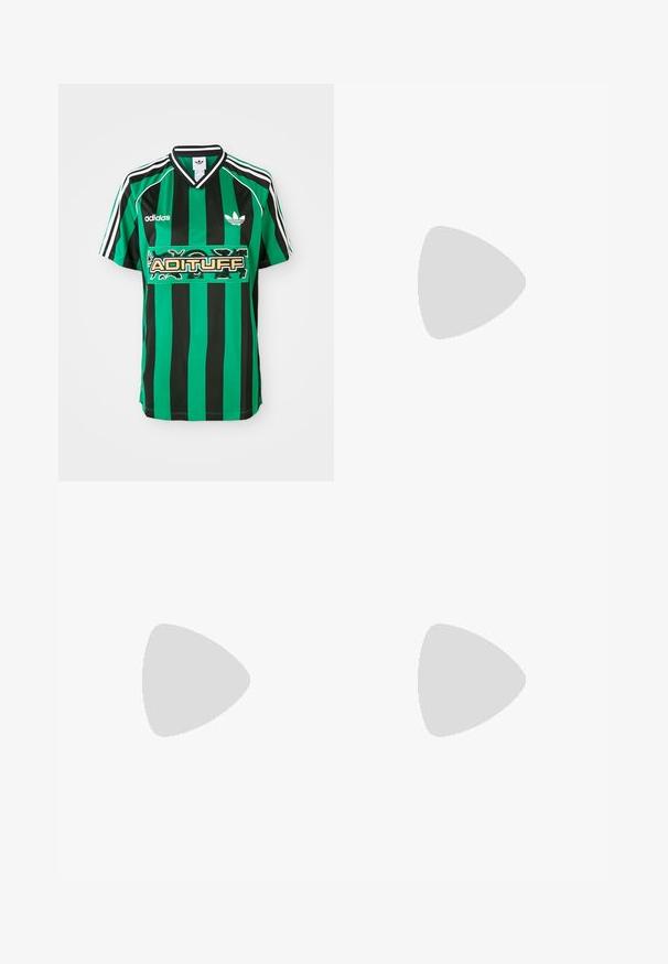 Groen en zwart gestreept shirt van lichtgewicht stof, met een V-hals, korte mouwen en een 'ADITUFF'-logo in het midden.; Donkergroene sportbroeken van glanzend materiaal, met zijstrepens in lichtgrijs en een geborduurd logo op het linkerbeen.; Glanzende zwarte kniehoog laarzen met dikke zolen en een ritssluiting aan de zijkant op een effen witte achtergrond.; Groene leren hobotas met een slordig ontwerp, gebogen handvat en een gladde textuur. Bevat geen zichtbare hardware of accenten.