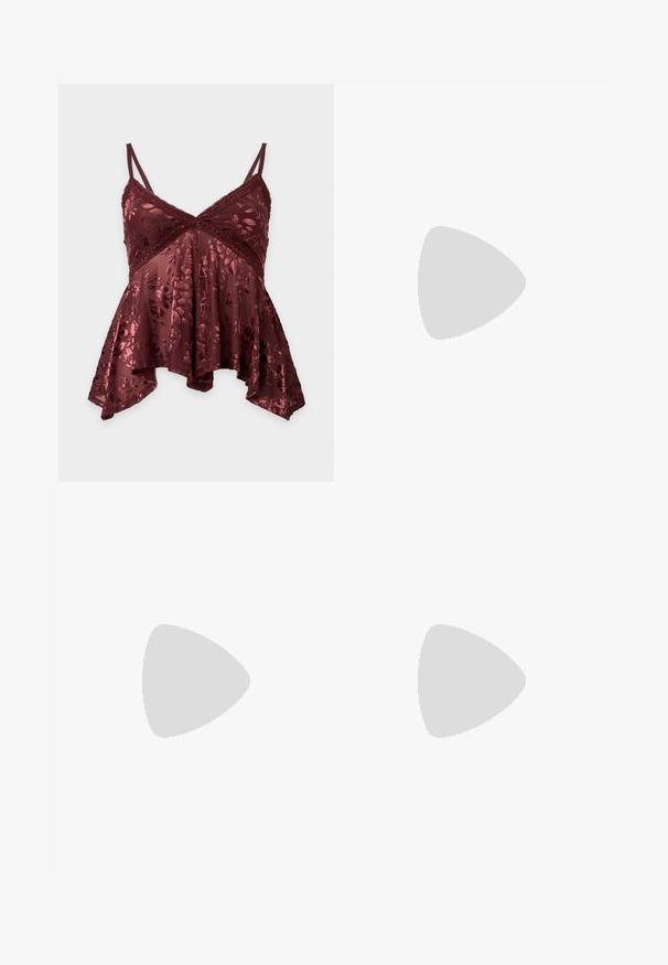 Caraco en dentelle florale bordeaux avec bretelles spaghetti et ourlet asymétrique, en tissu transparent et velouté.; Mini-jupe gris foncé avec un détail de laçage à l'avant et des accessoires métalliques. Texture lisse, silhouette ajustée et taille mi-haute.; Escarpins à talons slingback en cuir verni noir avec un bout pointu, un talon fin et une sangle réglable. Texture lisse avec un détail minimal.; Sac à main en cuir noir de forme arrondie, décoré de clous argentés et équipé d'une poignée courte. Texture lisse et fermeture éclair.