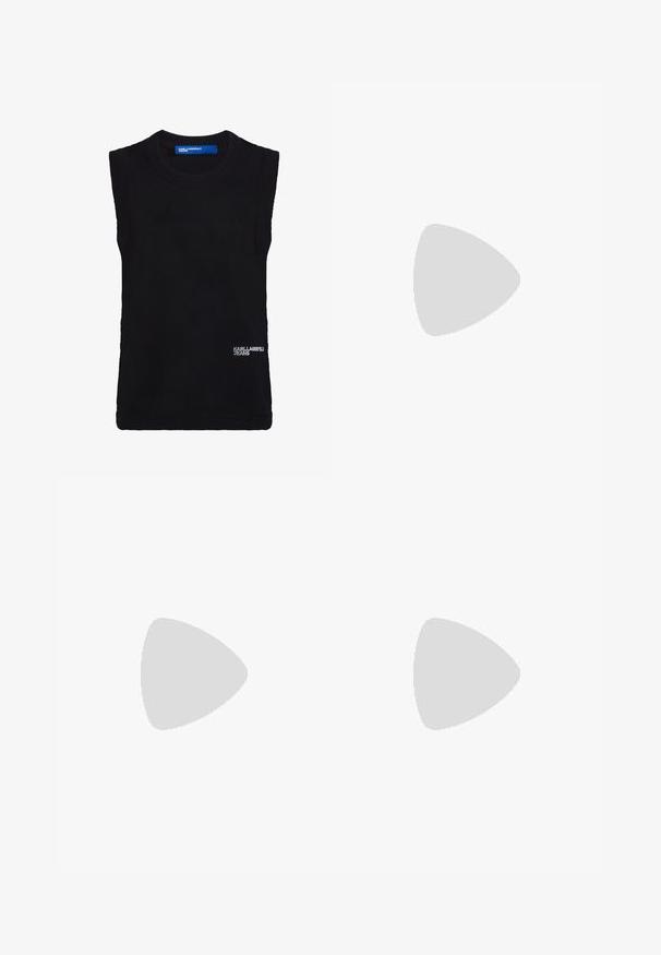 Schwarzer ärmelloser Pullover, gerippte Textur, Rundhalsausschnitt, mit kleinem weißem Logo unten rechts. Glattes, figurbetontes Design.; Schwarze maßgeschneiderte Hose mit einem strukturierten Muster aus dünnen weißen vertikalen Linien, geradem Schnitt und einem Knopfverschluss an der Taille.; Weiße Leder-Sneaker mit klassischem Low-Top-Design, flacher Sohle und dezentem Markenlogo an der Ferse. Verfügt über fünf Metallösen für die Schnürsenkel.; Schwarze Stoff-Crossbody-Tasche mit rechteckiger Form, ausgestattet mit einer Reißverschlusstasche an der Vorderseite und einem kontrastierenden Logo-Gurt in Weiß.