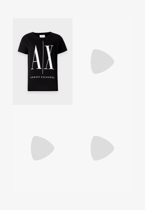 Čierne bavlnené tričko s veľkým bielym logom "AX" a textom "ARMANI EXCHANGE". Klasický okrúhly výstrih a krátke rukávy.; Stredne vysoké modré džíny s rovným strihom, s hladkou textúrou, jemným vyblednutím a klasickým dizajnom s piatimi vreckami a zapínaním na gombík.; Biely nízky teniska z textúrovaného kože, s hrubou platformovou podrážkou a šnurovaním, zobrazená zboku na jednoduchom pozadí.; Čierna kožená crossbody taška v tvare polmesiaca s dlhým nastaviteľným popruhom a malou okrúhlou kapsičkou so zipsom pripojenou blízko popruhu.