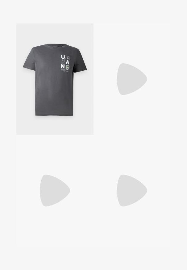 TOM TAILOR DENIM Camiseta estampada - ash grey; Vaqueros de mezclilla azul con corte recto, cinco bolsillos y cierre de botón. Presenta un sutil pespunte en contraste y una textura suave.; Zapatillas de piel negra con suela de goma blanca. Presentan puntera redonda, diseño de cordones y detalle del logotipo en el costado. Acento trasero en blanco.; Bolso bandolera de cuero negro con textura suave, que cuenta con un bolsillo frontal con cremallera, correa ajustable y un diseño cuadrado elegante.