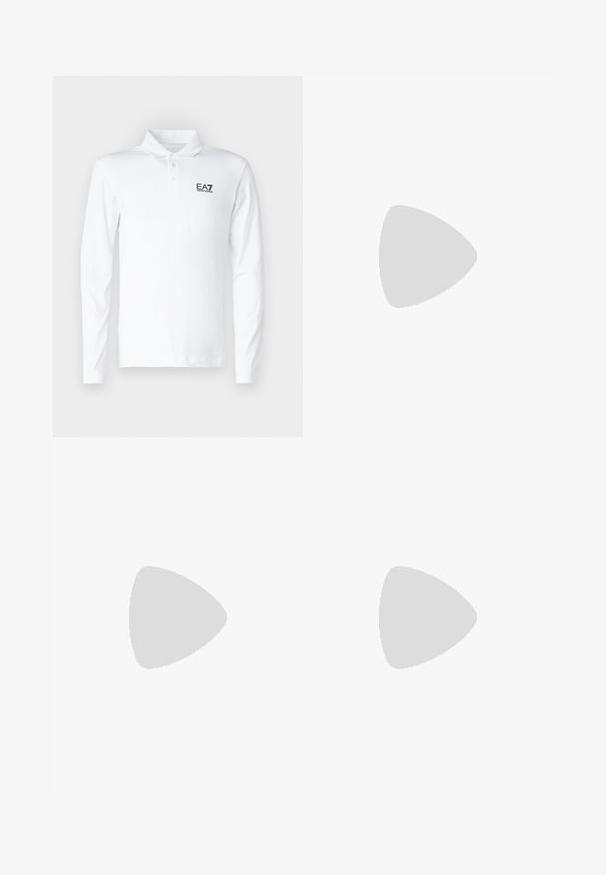 Witte lange mouw polo shirt van katoen, met een klassieke kraag, drie knopen en een zwart EA7-logo op de borst.; Marineblauwe broek van gladde stof, met plooien, een ritssluiting en knoopsluiting, zijzakken en een taps toelopend ontwerp.; Tiger of Sweden BELLICU - Sneakers laag - black; Zwarte schoudertas van nylon met een gladde textuur. Voorzien van gouden hardware en de letters "MOSCHINO" op de voorband. Inclusief verstelbare schouderriem.