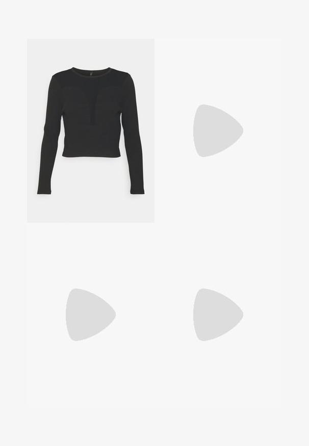 ONLY Petite ONLMIE HEART - Μπλούζα με μακριά μανίκια - black; Μαύρο παντελόνι με φαρδιά πόδια, κατασκευασμένο από απαλό ύφασμα, με κουμπί κλεισίματος και καθαρό, ραμμένο σχέδιο χωρίς εμφανείς τσέπες.; Μαύρες πλατφόρμες ψηλοτάκουνες σανδάλες με ανοιχτό toe, φαρδιά εμπρόσθια λωρίδα και ρυθμιζόμενη λωρίδα στον αστράγαλο. Λείο φινίρισμα δέρματος και χοντρός μπλοκ τακούνι.; Μαύρη και ασημένια τσάντα χειρός με υφασμάτινη επιφάνεια που διαθέτει διαμαντένιο σχέδιο, κόμπο στη λαβή και δομημένο σχήμα.