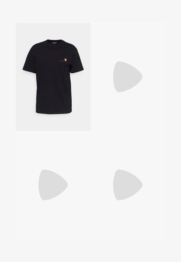 Zwarte katoenen t-shirt met korte mouwen, ronde hals en klein kleurrijk logo op de linker borst. Klassieke snit met een zachte textuur.; Zwarte sportshorts van zachte stof, met een elastische tailleband en twee zijzakken voor gemak.; Witte en zilveren Nike hardloopschoen met rode accenten die zweeft boven een betonnen rand, waarbij de zijkant en zool details worden getoond.; Armband met kralen met meerkleurige cilindrische en ronde kralen, inclusief zilverkleurige en gestreepte patronen, gerangschikt in een gesloten lus.