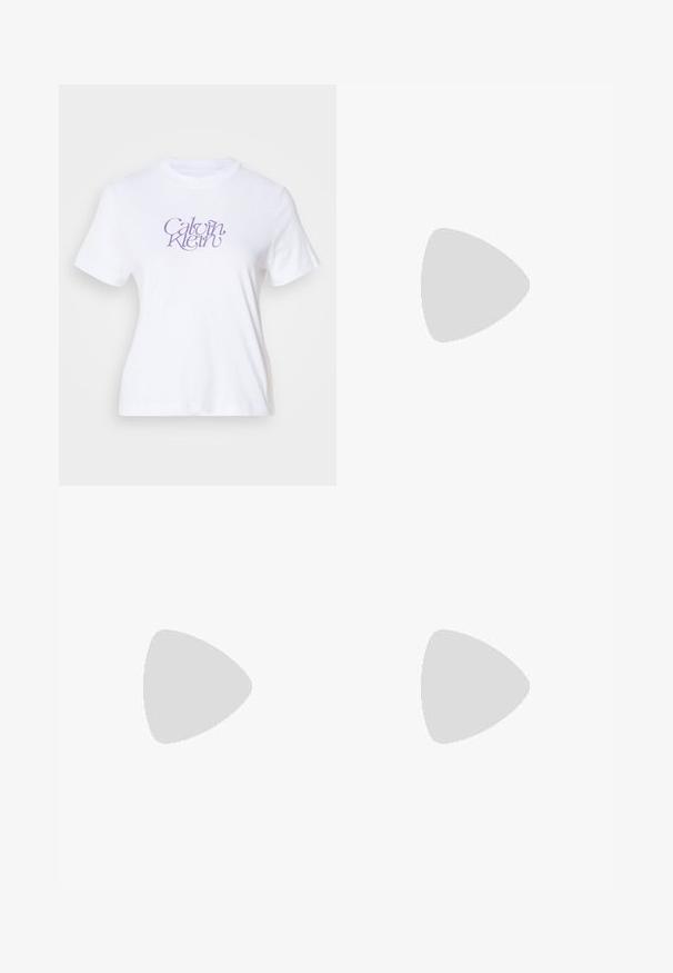Hvid bomulds-t-shirt med korte ærmer, der har et lilla stiliseret "Calvin Klein" logo på forsiden. Rund halsudskæring, klassisk pasform.; Blå denim nederdel i knælængde med central slids foran, fem-lomme design og knaplukning i taljen.; Brun læder Calvin Klein hæl mule svævende over trægulv med en sløret grøn plante og væg baggrund.; Hvid rektangulær Calvin Klein håndtaske med enkelt håndtag, minimalistisk design og dekorative kvaster med geometrisk metalvedhæng på siden.