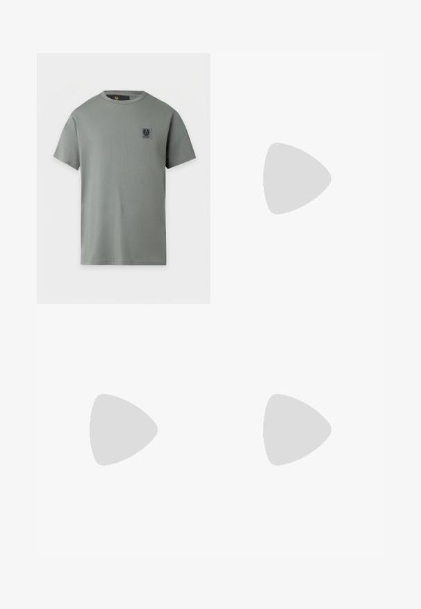 T-shirt gris clair à manches courtes et col rond avec un petit écusson logo rectangulaire noir et gris sur la poitrine gauche.; Jean en denim bleu clair avec une coupe droite. Comprend une fermeture à bouton, cinq poches, et des zones légèrement décolorées ainsi que des marques d'usure au niveau des cuisses.; Baskets basses noires avec languette beige au talon, semelle en caoutchouc blanche épaisse, lacets noirs et petite étiquette "PS Paul Smith" sur le côté.; Sac banane en tissu marron foncé avec poche zippée en diagonale et petit logo blanc sur le devant, sur un fond clair uni.