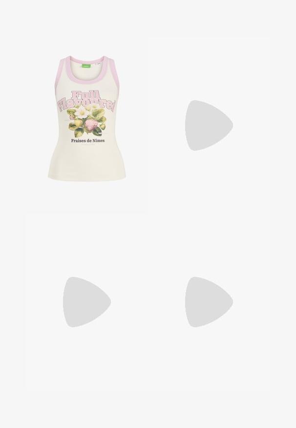 Débardeur crème avec bordure rose, texte « Full Flavoured » et illustration de fraises et de fleurs blanches avec texte en français en dessous.; Jupe courte blanche avec taille élastique côtelée, cordon de serrage à l'avant et deux poches latérales.; Even&Odd by Zalando Ballerines à brides arrière - black; Petit sac à main noir brillant avec deux longues anses et des détails à cordon sur les côtés sur un fond clair uni.