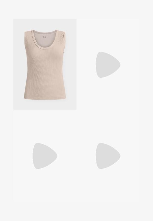 Débardeur beige côtelé sans manches avec encolure arrondie, tissu texturé et logo GAP à l’intérieur du col.; Jupe midi marron taille haute avec ourlet large, taille élastique froncée et cordon de serrage, en tissu lisse.; Chaussure plate en cuir marron foncé avec bout ouvert et petit talon sur fond clair uni.; Sac à main rectangulaire en cuir marron foncé avec deux anses en boucle et une fermeture à rabat sur un fond clair uni.