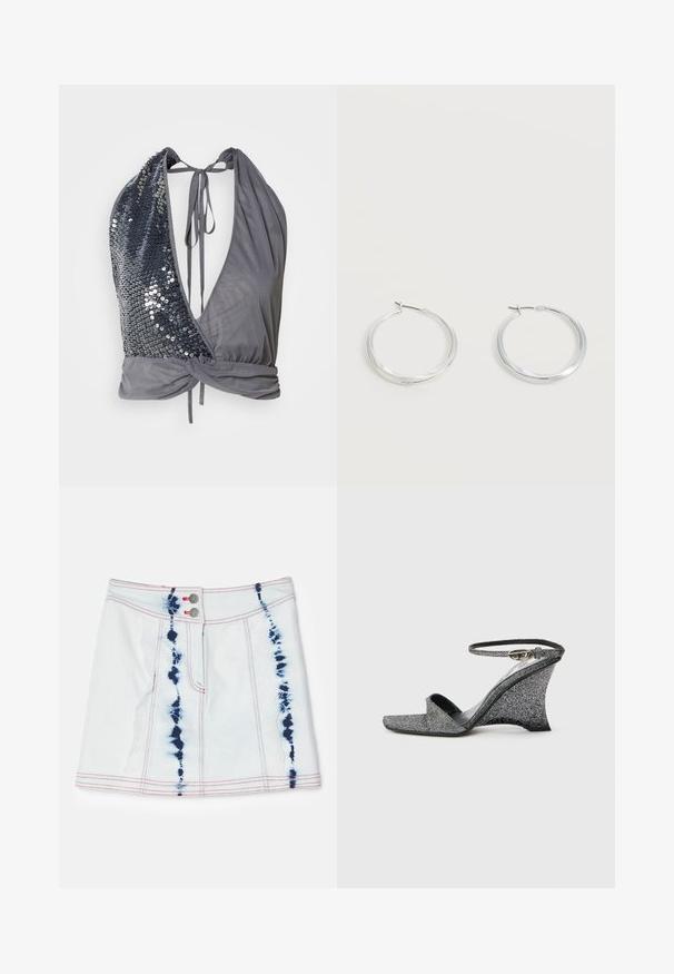 Top de cuello halter en tejido gris con un profundo escote en V. Un lado cuenta con lentejuelas oscuras, mientras que el otro es liso con un detalle de lazo en la parte trasera.; Mini falda de mezclilla en azul claro con patrones de tie-dye en azul oscuro. Presenta costuras rojas y dos botones en la parte frontal. Largo corto con un ajuste ceñido.; Sandalia de cuña con brillo plateado, puntera abierta, hebilla dorada en el tobillo, vista lateral sobre fondo claro liso.; Pendientes de aro de metal plateado con superficie lisa y ligeramente curvada y cierre de tipo mosquetón sobre un fondo blanco liso.