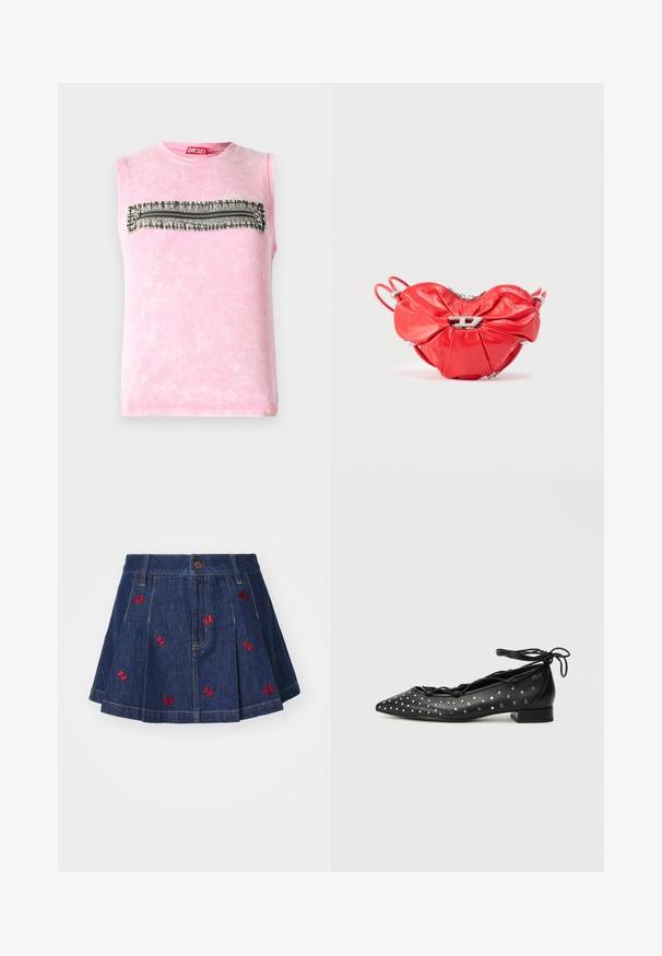 Camiseta sin mangas de algodón rosa con una franja horizontal de patrón en blanco y negro en el pecho. Cuello redondeado, textura suave.; Falda de mezclilla con pliegues y un lavado oscuro, con detalles de mariposas bordadas en rojo y un clásico diseño de cinco bolsillos con cierre de botón frontal.; Bailarinas de cuero negro con punta puntiaguda, diseño con cordones y detalles de tachuelas plateadas a los lados. Perfil de tacón bajo y cuadrado.; Bolso de mano de cuero rojo con forma de corazón, diseño fruncido, cremallera plateada y un destacado logo metálico en la parte frontal.