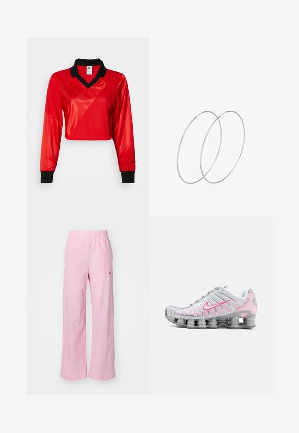 Rotes, kurzes Sporttop mit schwarzem Kragen und langen Ärmeln, das ein strukturiertes Muster und das Nike-Logo am Ärmel zeigt. Glattes und glänzendes Material.; Rosa Hosen mit elastischem Bund und lässiger Passform. Sie verfügen über ein rotes Logo auf der linken Seite und eine glatte, leichte Textur.; Nike Sportschuh in Weiß und Hellrosa. Mit einem Obermaterial aus Mesh und einer markanten, gewölbten Sohle mit sichtbarer Luftpolsterung.; Silberne Creolen mit minimalistischem Design. Rundform, glatte Oberfläche und dünnes Profil. Leichtgewichtig mit hochglänzender Oberfläche.