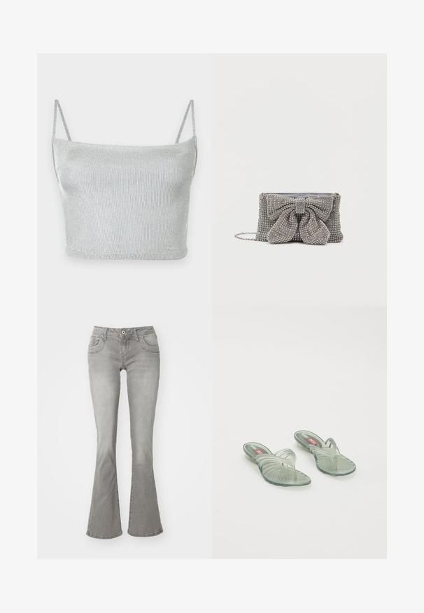 Silbernes, metallisch glänzendes, gestricktes Crop-Top mit dünnen, verstellbaren Trägern. Enganliegendes Design und glatte Textur. Keine Muster oder sichtbare Verzierungen.; Graue Schlagjeans mit mittelhoher Taille, Fronttaschen und Knopfverschluss, aus Denimstoff mit glatter Textur.; Transparente Jelly-Sandalen mit gewelltem Design, ausgestattet mit einem Zehensteg und einem geriffelten Sohlenmuster. Die Farben umfassen hellgrün und klare Töne.; Funkelnde graue Handtasche mit strukturierter Oberfläche, die vorne mit einer großen Schleifenakzentierung versehen ist und über einen Kettenriemen verfügt. Kompakte rechteckige Form.