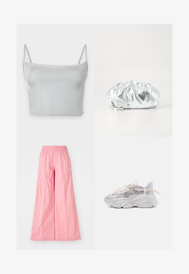 Sølvmetallic strikket cropped top med tynde justerbare stropper. Tætsiddende design og glat tekstur. Ingen mønstre eller synlige hardware-detaljer.; Lyserøde brede bukser lavet af let materiale, med elastisk talje og diskrete hvide side striber. Lille logo på fronten.; Kraftig hvid sneaker med meshpaneler, tyk tekstureret sål, elastiske snørebånd med løkker og en træktab ved hælen vist i sideprofil.; Metallisk sølv clutch taske med en blød, samlet krop og en tynd skulderrem. Har en glat, skinnende overflade og rund form.